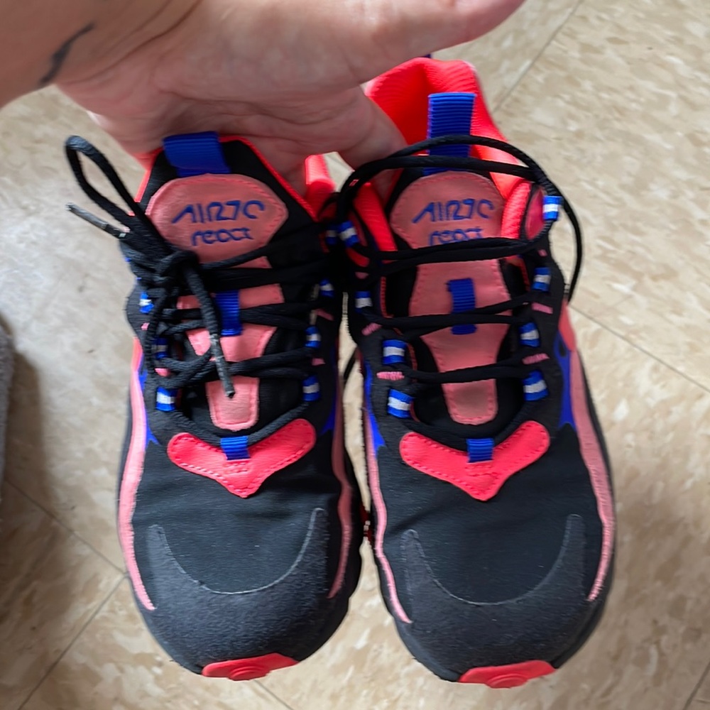 Nike air 270 size 4y